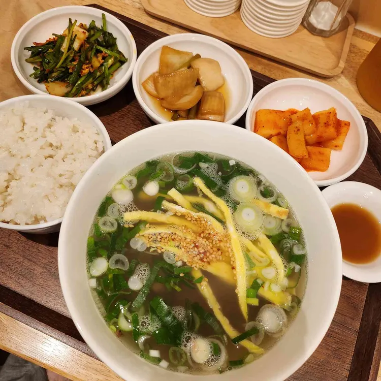 돼지국밥한우곰탕 대표 사진