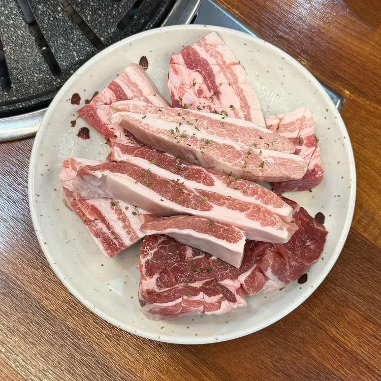 우물안의숙성돼지 돈꿉자 대표 사진