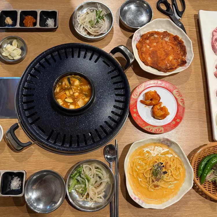 황금돼지 대표 사진