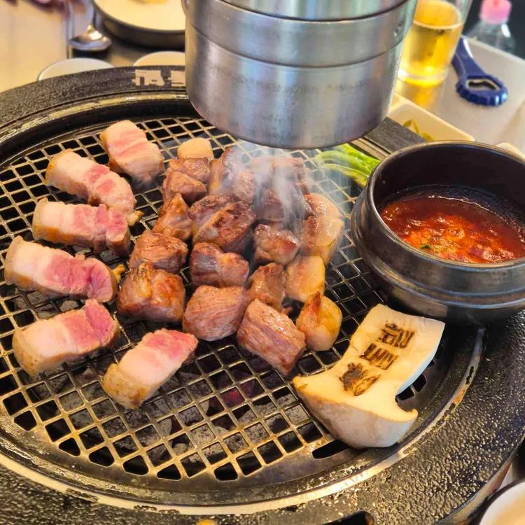 돝밭 애월흑돼지 대표 사진