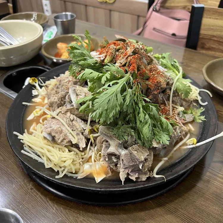 솥뚜껑감자탕 대표 사진