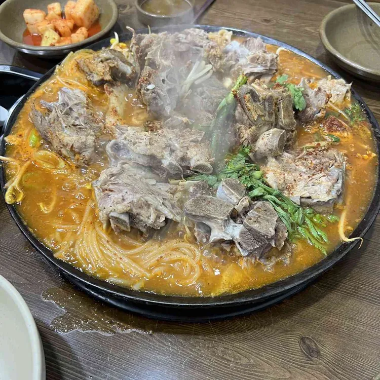 솥뚜껑감자탕 대표 사진