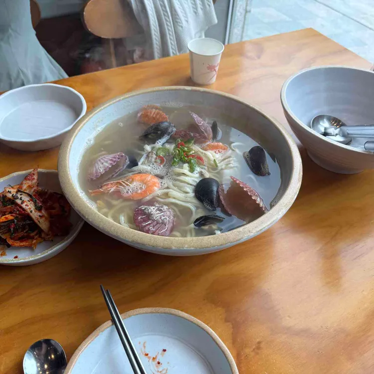97도씨 해물칼국수 대표 사진