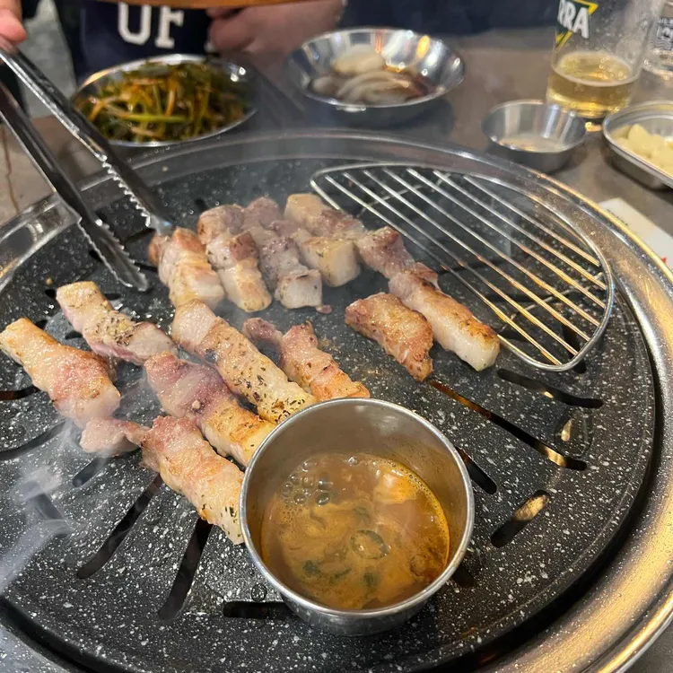 모름지기 연탄구이 대표 사진
