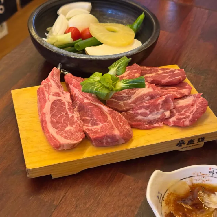 아지양 대표 사진