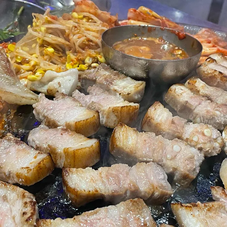동두천솥뚜껑삼겹살 대표 사진