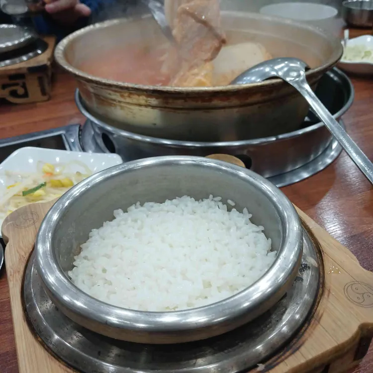유성돌솥밥찌개마을 대표 사진