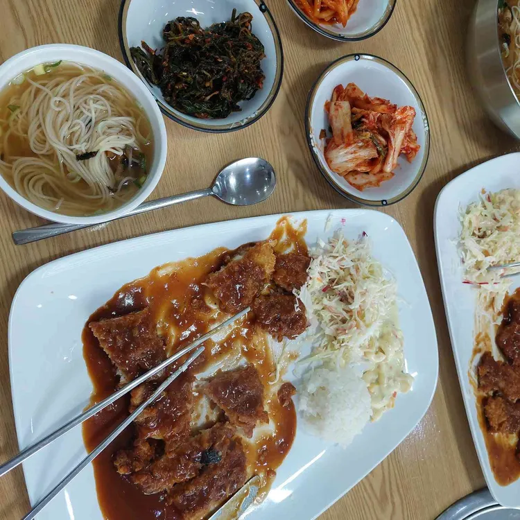 잔치국수랑수제돈까스 대표 사진