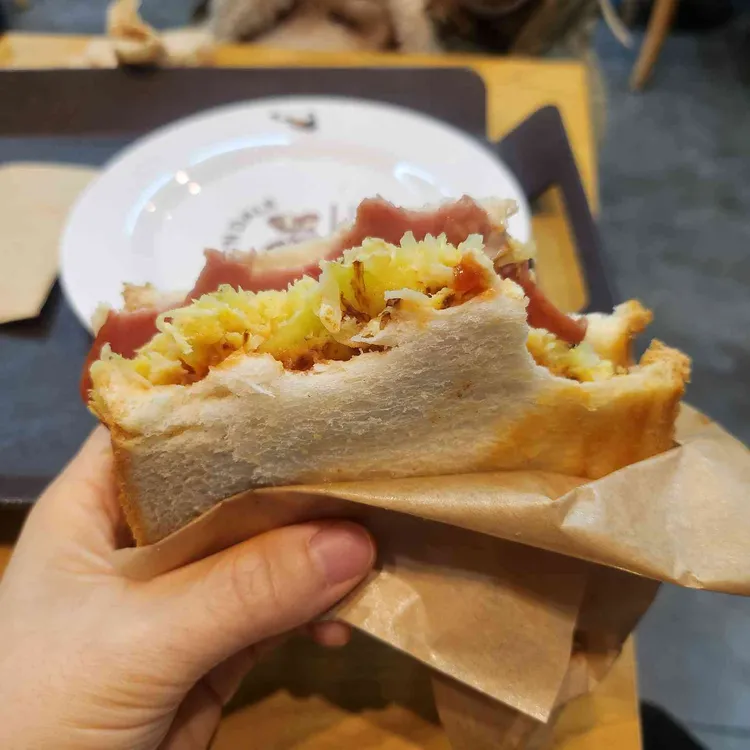토스트 카페, 쉼표 대표 사진