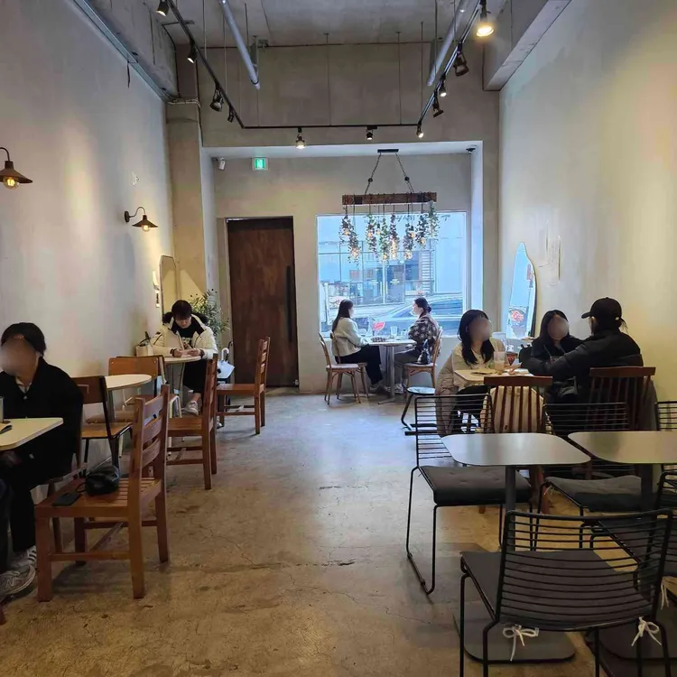 한켠에 대표 사진