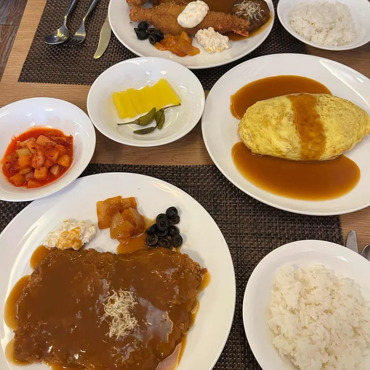 오로라 경양식 대표 사진