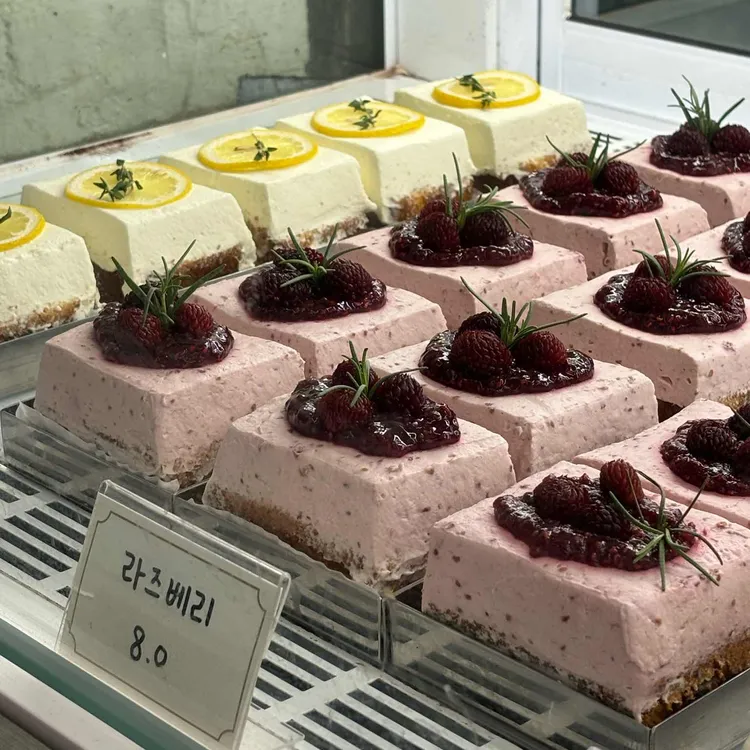 어퍼앤언더 대표 사진