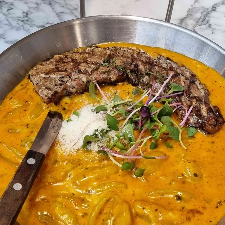 라라코스트 대표 사진