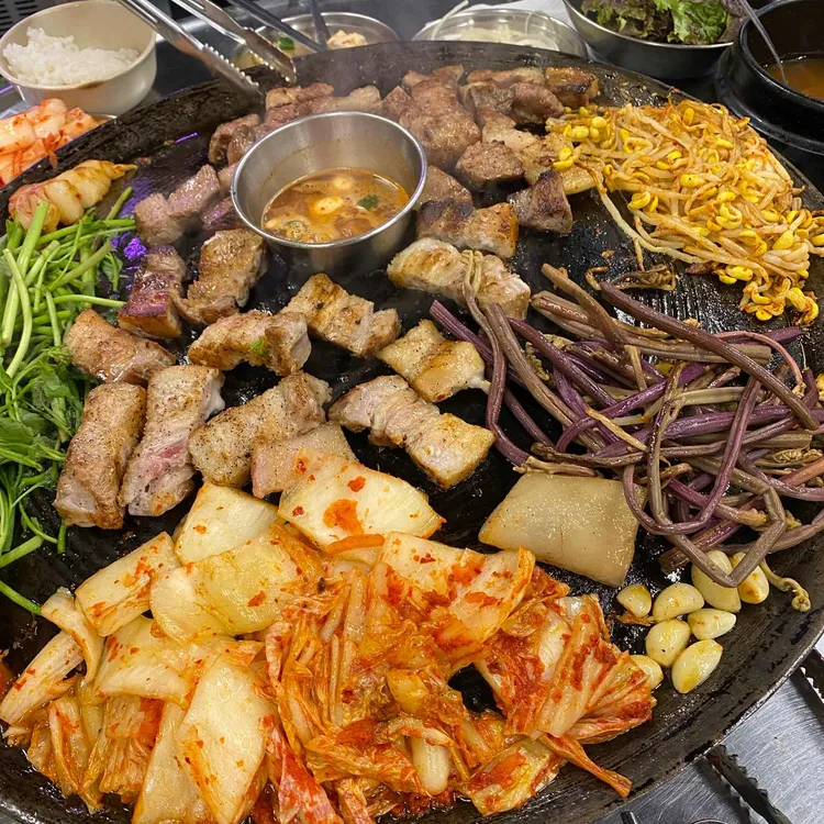 동두천솥뚜껑삼겹살 대표 사진