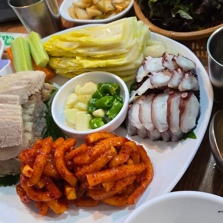 구찌구찌 수육&문어전문점 사진 1