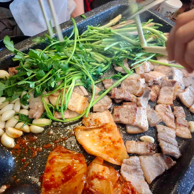 선바위미나리삼겹살집 대표 사진