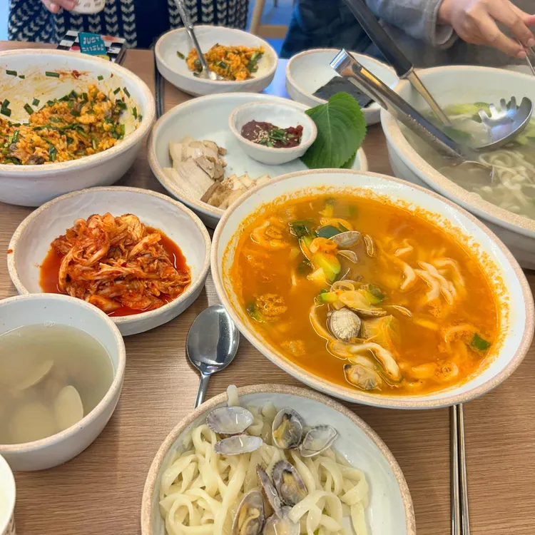 고향 엄마손 생바지락 칼국수 대표 사진