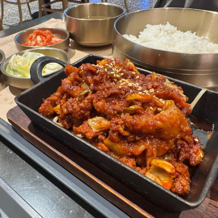 군오일상 롯데프리미엄아울렛 대표 사진