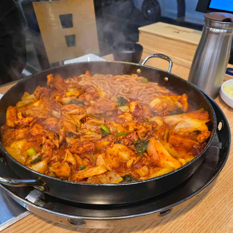 유정춘천닭갈비막국수 대표 사진