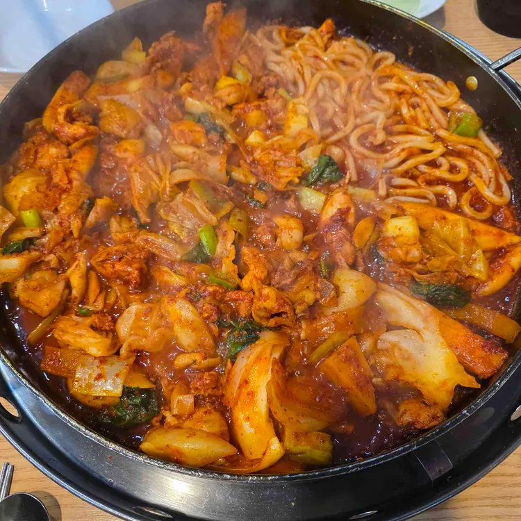 유정춘천닭갈비막국수 대표 사진