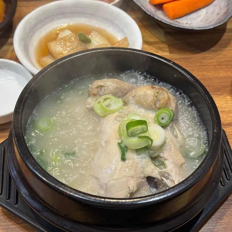 김정옥엄나무삼계탕 대표 사진