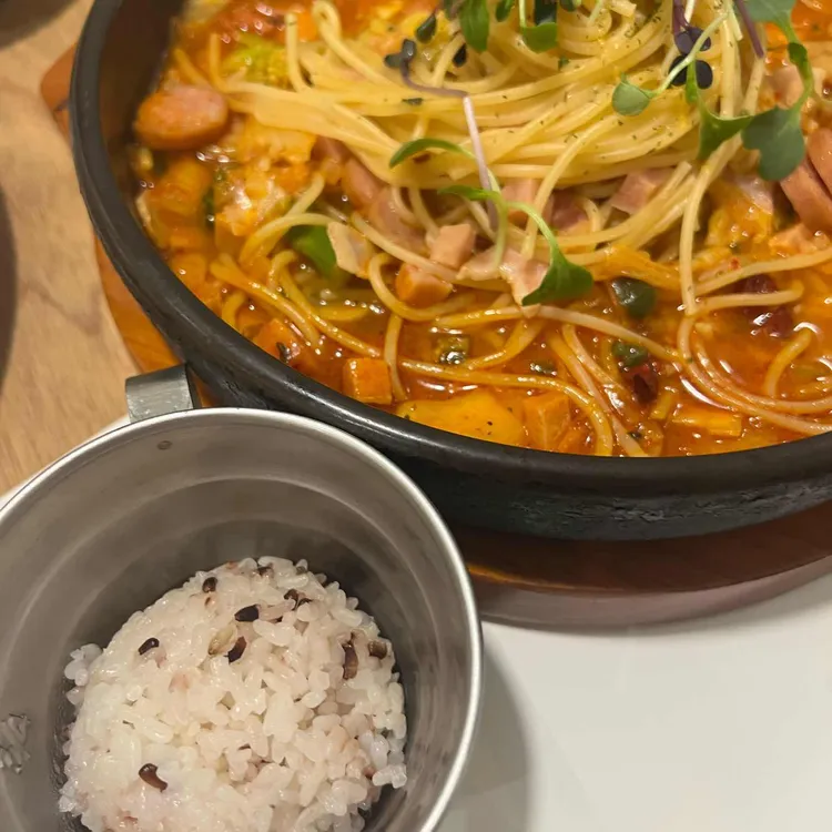 라라코스트 대표 사진