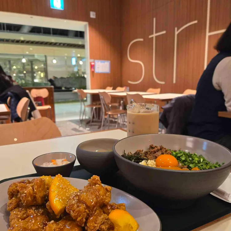 스트릿 대표 사진