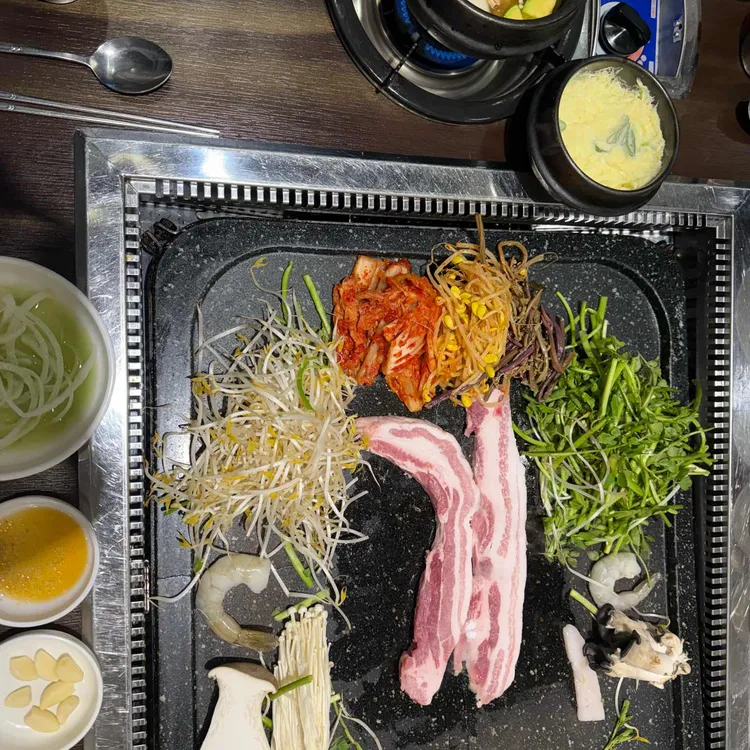 왕돌판생삼겹 대표 사진