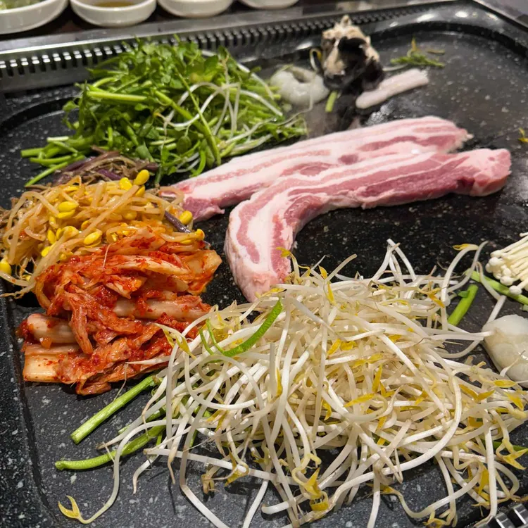 왕돌판생삼겹 대표 사진