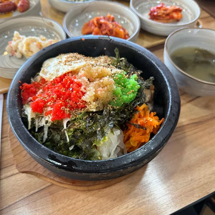 돌삐 돌솥비빔밥 대표 사진
