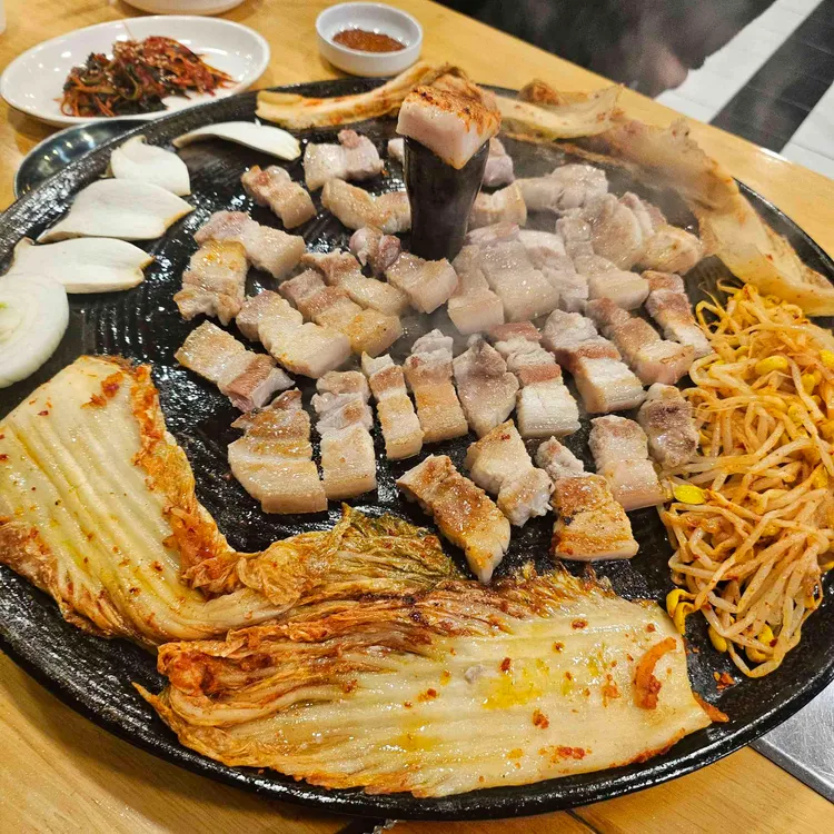 솥뚜껑김치생삼겹살 사진 2