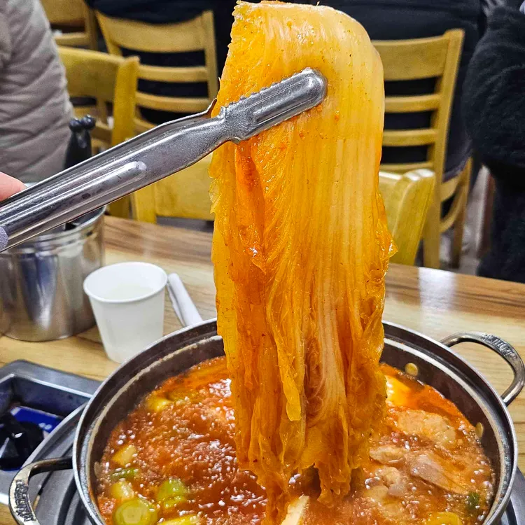 김공이죽여주는쌩고기통김치찌개 대표 사진
