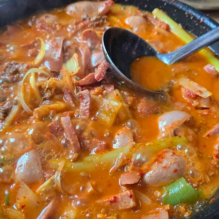 최네집 대표 사진
