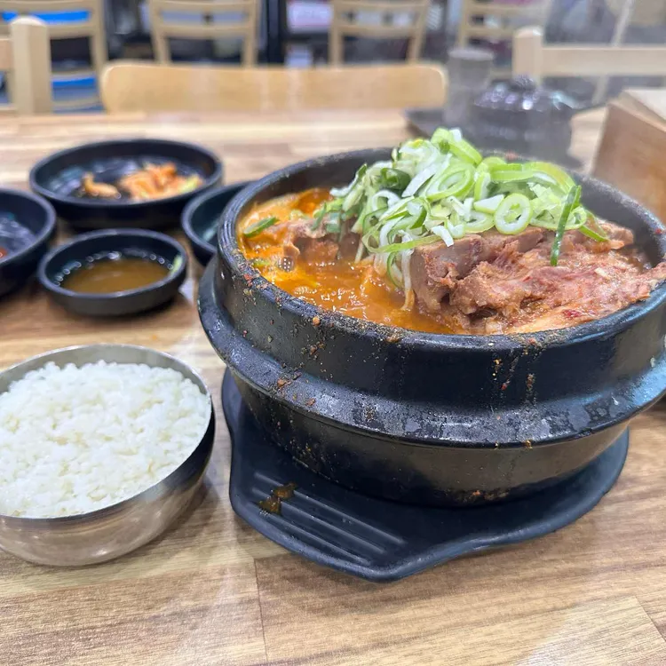 방가삼대얼큰한뼈해장국 대표 사진