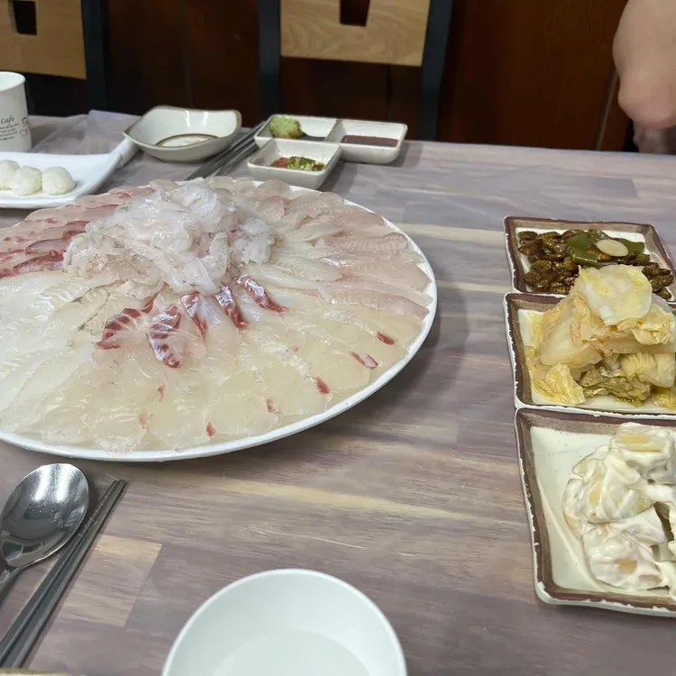 사량도자연산횟집 대표 사진