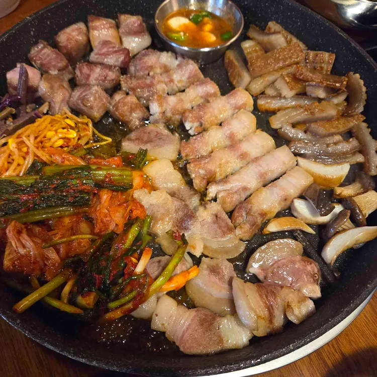 꽃돼지식당 대표 사진