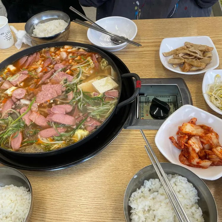 김뚜껑 부대찌개 대표 사진
