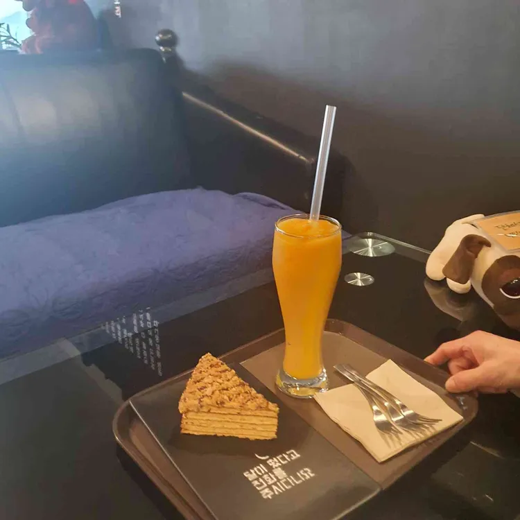 달이 떴다고 전화를 주시다니요 대표 사진