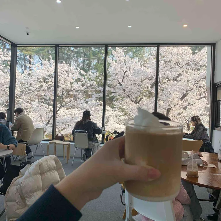 하이퍼리얼 대표 사진