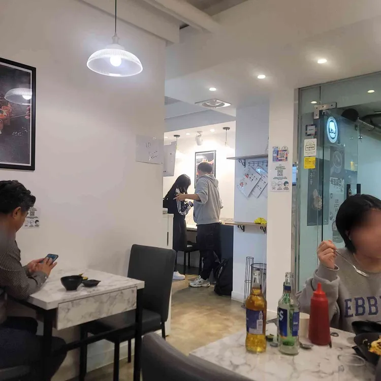 육회바른연어 대표 사진