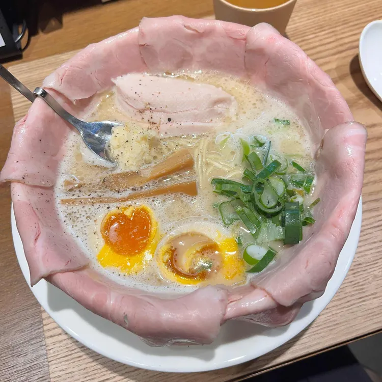 멘지 대표 사진