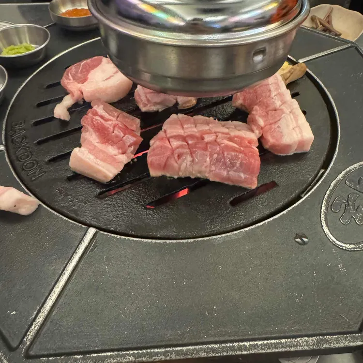 빽돈 대표 사진