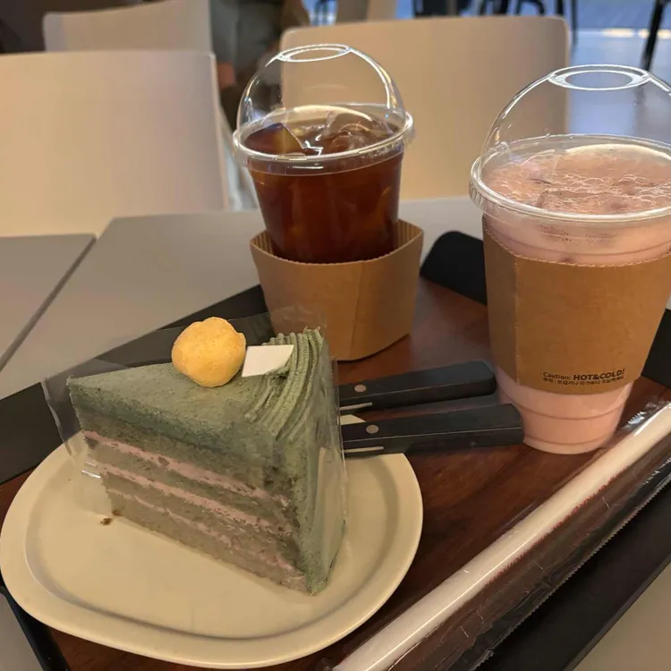 아유 스페이스 대표 사진