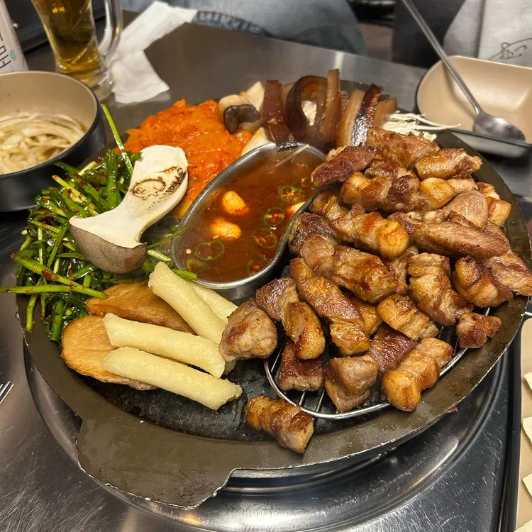 돼봉삼겹살 대표 사진