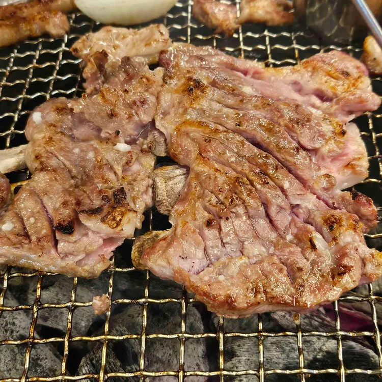 돈날개숯불갈비 사진 1