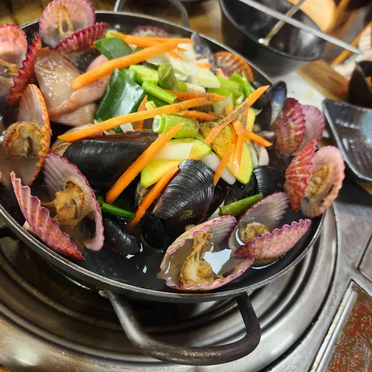 황금 손칼국수 간장게장 사진 1