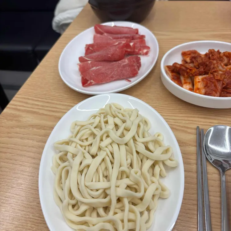 얼큰이샤브손칼국수 사진 2