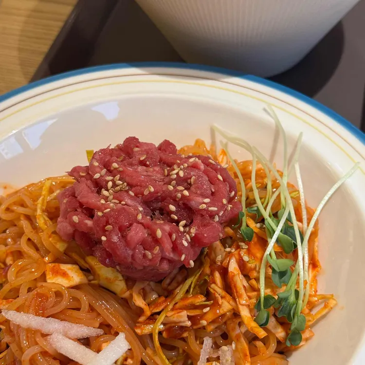 육회바른연어 대표 사진