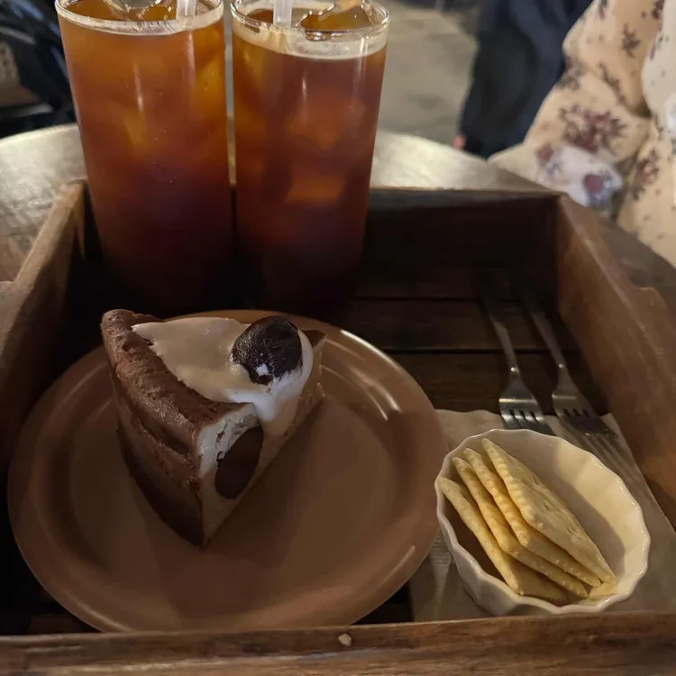 틈 대표 사진