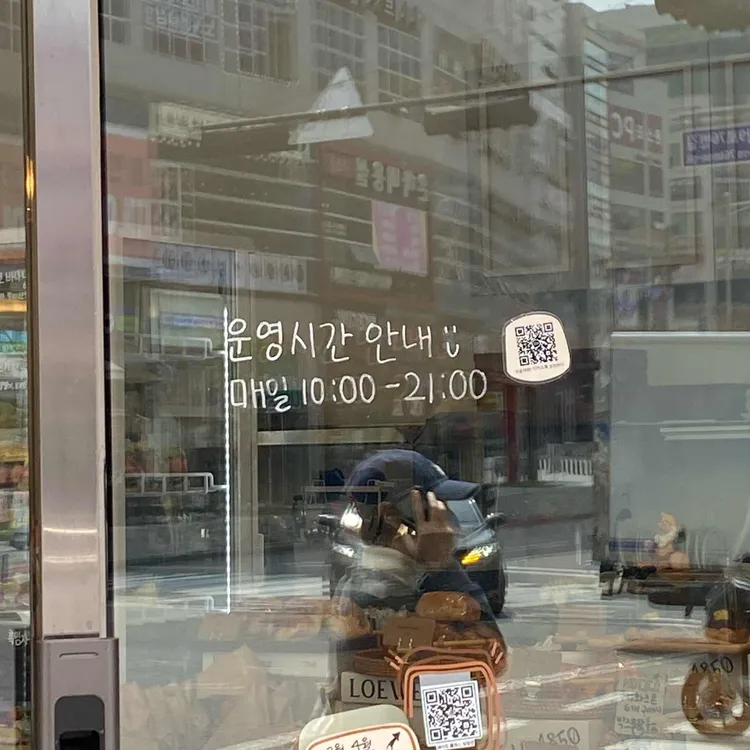 소굴속 대표 사진